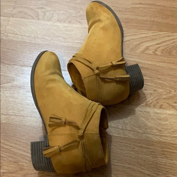 Girls mustard booties - Picture 3 of 6